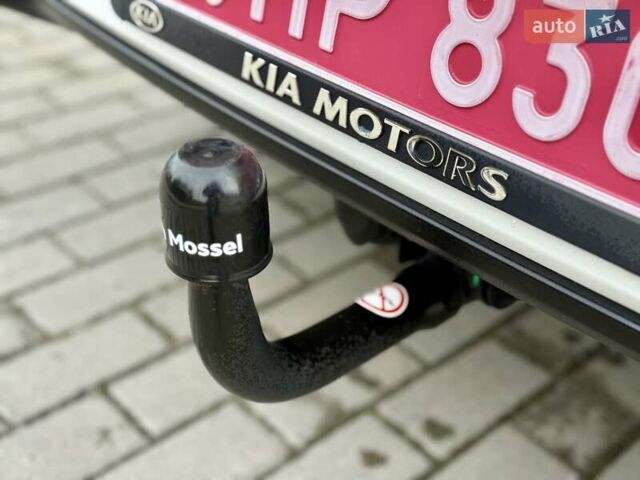 Білий Кіа Niro, об'ємом двигуна 0 л та пробігом 89 тис. км за 18950 $, фото 43 на Automoto.ua