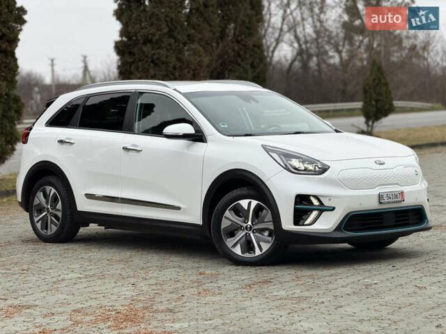 Білий Кіа Niro, об'ємом двигуна 0 л та пробігом 141 тис. км за 19499 $, фото 6 на Automoto.ua