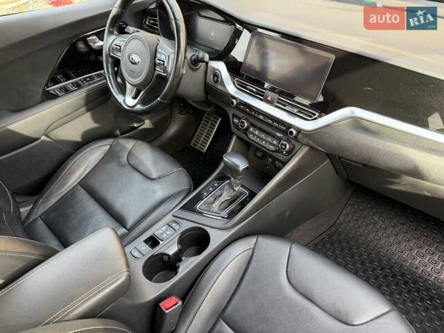 Белый Киа Niro, объемом двигателя 1.58 л и пробегом 200 тыс. км за 18600 $, фото 23 на Automoto.ua