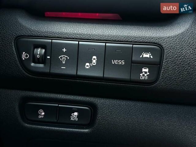 Білий Кіа Niro, об'ємом двигуна 0 л та пробігом 62 тис. км за 24400 $, фото 6 на Automoto.ua