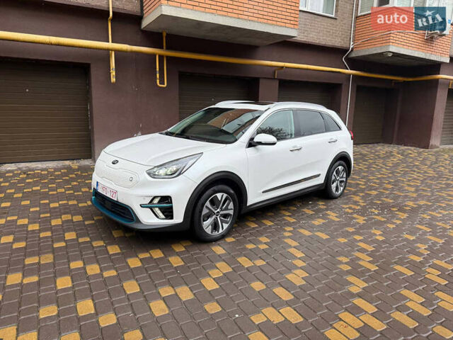 Белый Киа Niro, объемом двигателя 0 л и пробегом 152 тыс. км за 20400 $, фото 3 на Automoto.ua