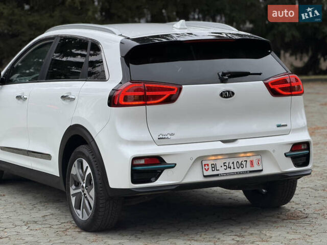 Білий Кіа Niro, об'ємом двигуна 0 л та пробігом 141 тис. км за 19499 $, фото 13 на Automoto.ua