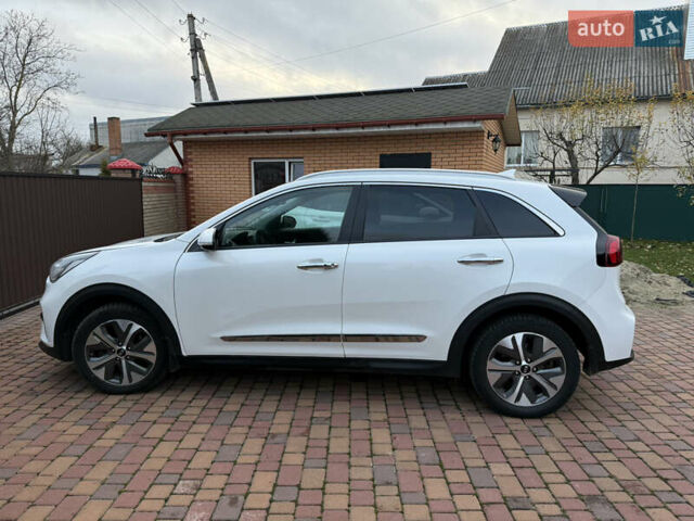 Білий Кіа Niro, об'ємом двигуна 0 л та пробігом 112 тис. км за 18300 $, фото 2 на Automoto.ua