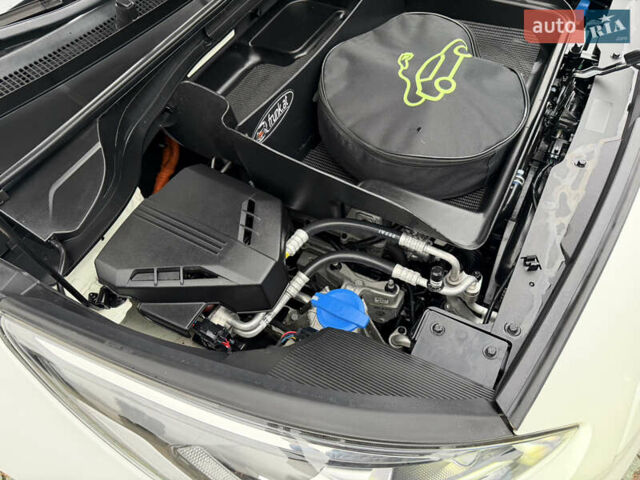 Білий Кіа Niro, об'ємом двигуна 0 л та пробігом 141 тис. км за 19499 $, фото 75 на Automoto.ua