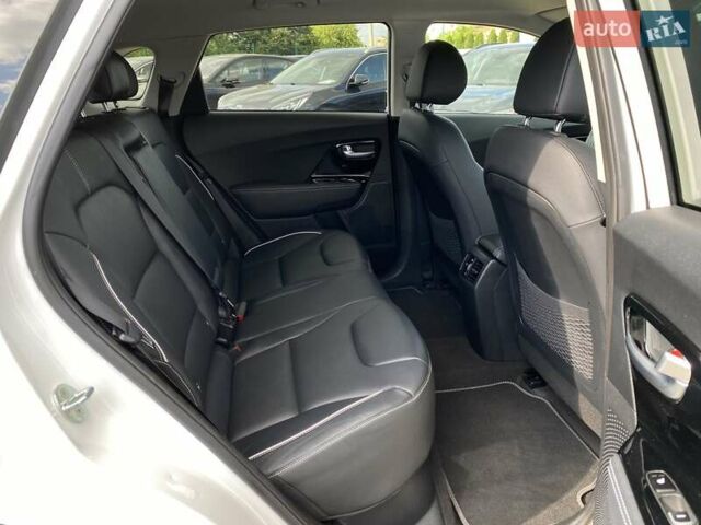 Білий Кіа Niro, об'ємом двигуна 0 л та пробігом 112 тис. км за 22900 $, фото 54 на Automoto.ua