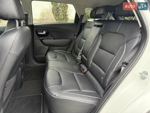 Білий Кіа Niro, об'ємом двигуна 0 л та пробігом 141 тис. км за 19499 $, фото 47 на Automoto.ua