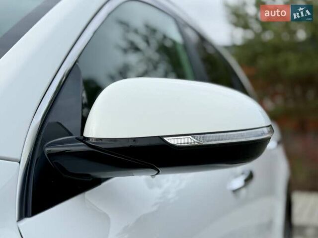 Білий Кіа Niro, об'ємом двигуна 0 л та пробігом 89 тис. км за 18950 $, фото 32 на Automoto.ua