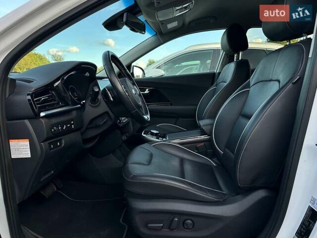 Білий Кіа Niro, об'ємом двигуна 0 л та пробігом 62 тис. км за 24400 $, фото 28 на Automoto.ua