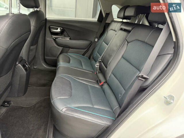 Белый Киа Niro, объемом двигателя 0 л и пробегом 158 тыс. км за 18900 $, фото 8 на Automoto.ua