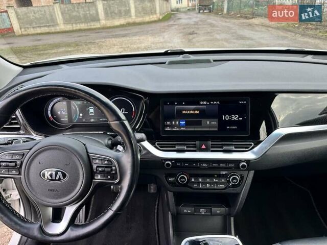 Білий Кіа Niro, об'ємом двигуна 0 л та пробігом 147 тис. км за 18800 $, фото 41 на Automoto.ua