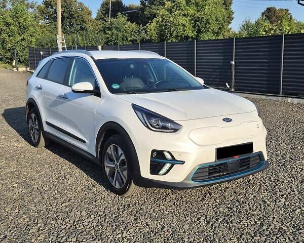 Белый Киа Niro, объемом двигателя 0 л и пробегом 134 тыс. км за 19999 $, фото 2 на Automoto.ua