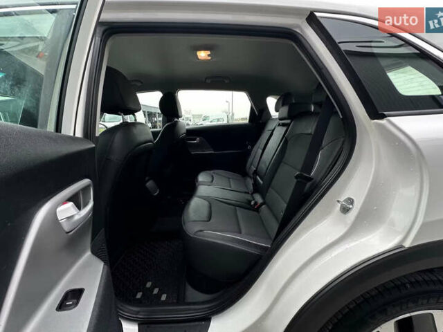 Белый Киа Niro, объемом двигателя 0 л и пробегом 150 тыс. км за 17900 $, фото 3 на Automoto.ua