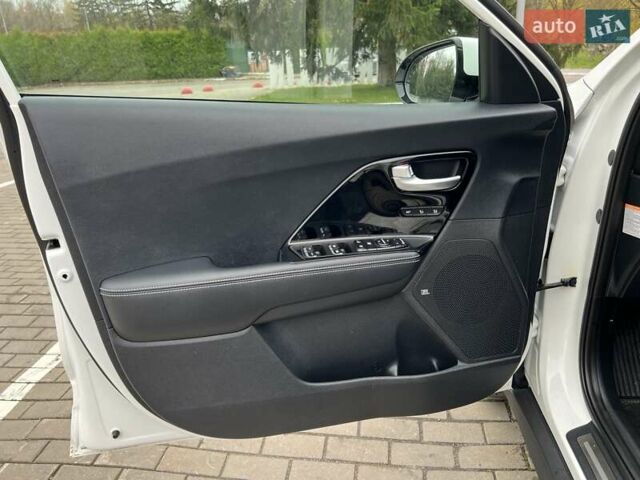 Белый Киа Niro, объемом двигателя 0 л и пробегом 146 тыс. км за 19799 $, фото 32 на Automoto.ua