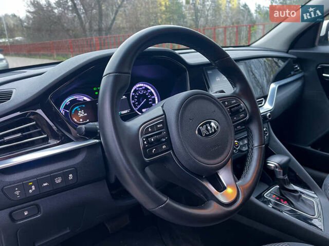Білий Кіа Niro, об'ємом двигуна 1.6 л та пробігом 215 тис. км за 16800 $, фото 21 на Automoto.ua