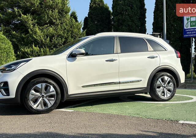 Белый Киа Niro, объемом двигателя 0 л и пробегом 114 тыс. км за 19400 $, фото 2 на Automoto.ua