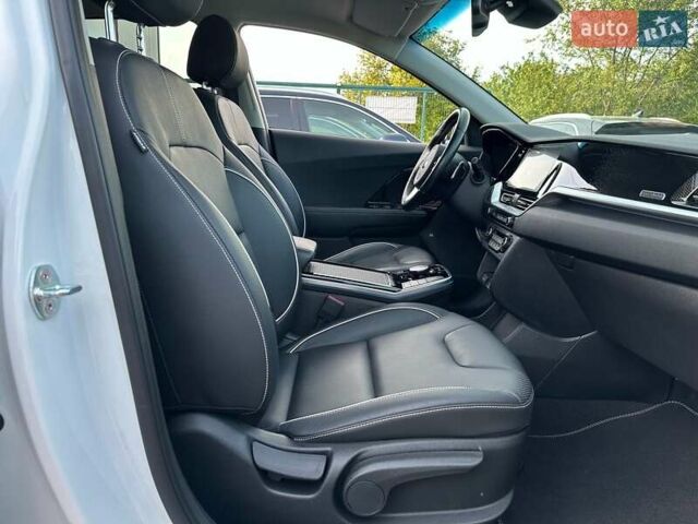 Білий Кіа Niro, об'ємом двигуна 0 л та пробігом 62 тис. км за 24400 $, фото 80 на Automoto.ua