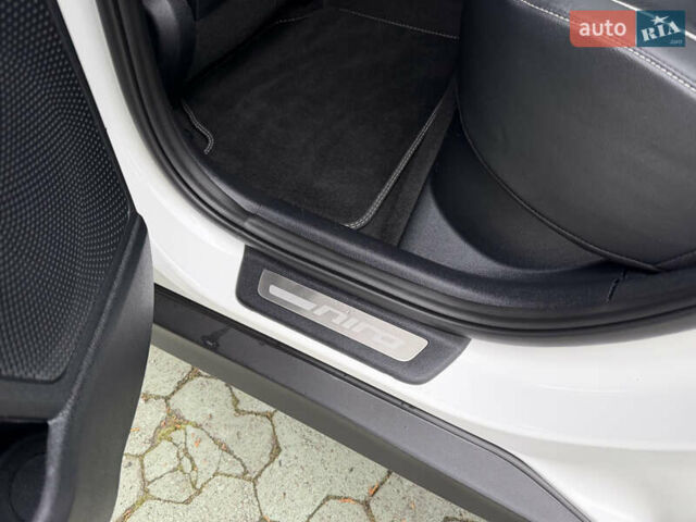 Білий Кіа Niro, об'ємом двигуна 0 л та пробігом 141 тис. км за 19499 $, фото 46 на Automoto.ua