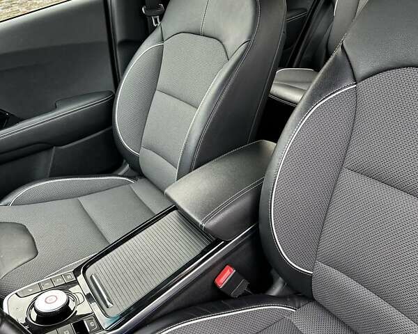 Білий Кіа Niro, об'ємом двигуна 0 л та пробігом 147 тис. км за 18800 $, фото 40 на Automoto.ua