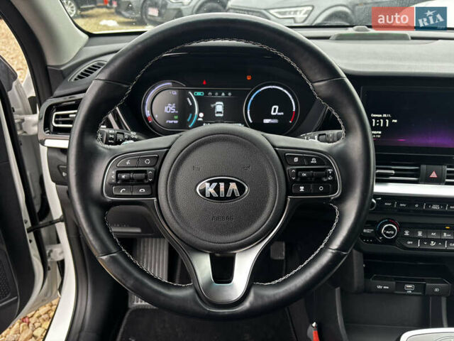 Білий Кіа Niro, об'ємом двигуна 0 л та пробігом 124 тис. км за 20400 $, фото 22 на Automoto.ua