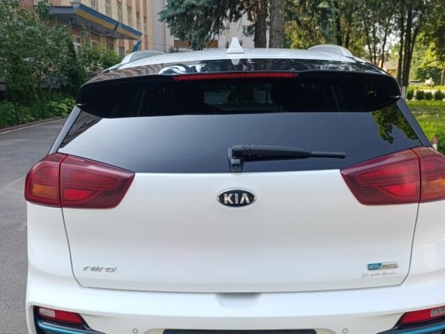 Белый Киа Niro, объемом двигателя 0 л и пробегом 120 тыс. км за 21000 $, фото 3 на Automoto.ua