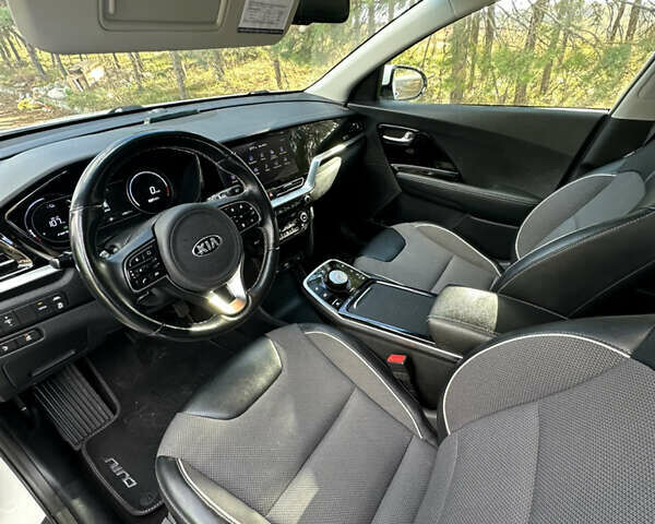 Киа Niro 2020 в Львове на Automoto.ua Белый Киа Niro, объемом двигателя 0 л и пробегом 129 тыс. км за 18350 $, фото 51 на Automoto.ua
