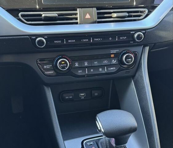 Білий Кіа Niro, об'ємом двигуна 1.6 л та пробігом 37 тис. км за 19700 $, фото 13 на Automoto.ua