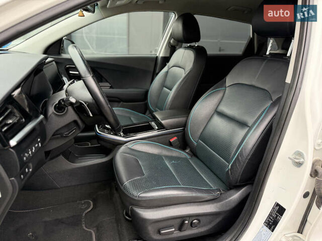 Белый Киа Niro, объемом двигателя 0 л и пробегом 158 тыс. км за 18900 $, фото 7 на Automoto.ua