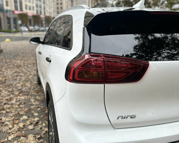 Киа Niro 2020 в Ирпене на Automoto.ua Белый Киа Niro, объемом двигателя 0 л и пробегом 79 тыс. км за 21000 $, фото 15 на Automoto.ua