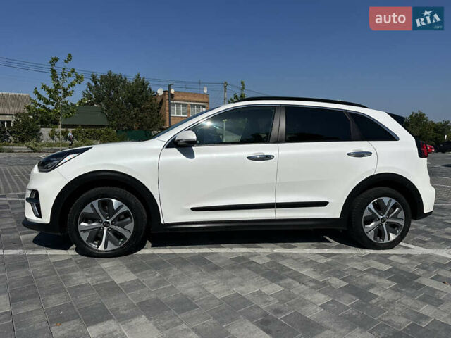 Белый Киа Niro, объемом двигателя 0 л и пробегом 103 тыс. км за 21000 $, фото 3 на Automoto.ua