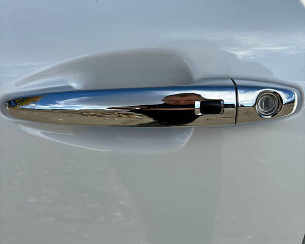 Белый Киа Niro, объемом двигателя 0 л и пробегом 140 тыс. км за 19450 $, фото 12 на Automoto.ua