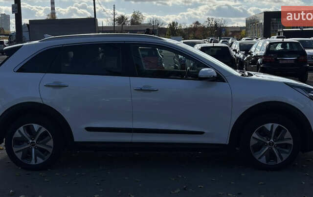 Белый Киа Niro, объемом двигателя 0 л и пробегом 140 тыс. км за 19450 $, фото 5 на Automoto.ua