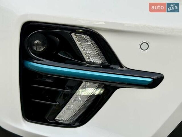 Білий Кіа Niro, об'ємом двигуна 0 л та пробігом 89 тис. км за 18950 $, фото 27 на Automoto.ua