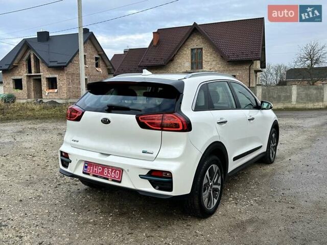 Білий Кіа Niro, об'ємом двигуна 0 л та пробігом 147 тис. км за 18800 $, фото 31 на Automoto.ua