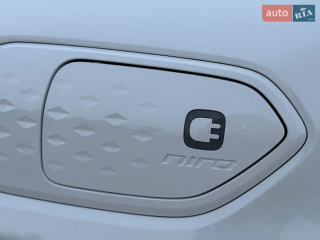 Белый Киа Niro, объемом двигателя 0 л и пробегом 152 тыс. км за 18200 $, фото 20 на Automoto.ua
