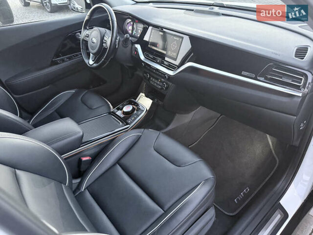 Белый Киа Niro, объемом двигателя 0 л и пробегом 130 тыс. км за 20999 $, фото 26 на Automoto.ua