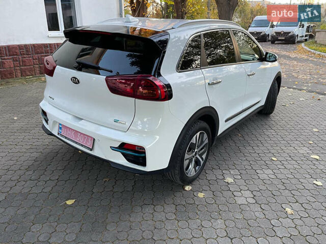 Киа Niro 2020 в Луцке на Automoto.ua Белый Киа Niro, объемом двигателя 0 л и пробегом 148 тыс. км за 19900 $, фото 2 на Automoto.ua