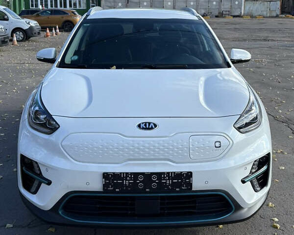 Белый Киа Niro, объемом двигателя 0 л и пробегом 140 тыс. км за 19450 $, фото 7 на Automoto.ua