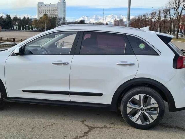 Білий Кіа Niro, об'ємом двигуна 0 л та пробігом 89 тис. км за 15000 $, фото 6 на Automoto.ua