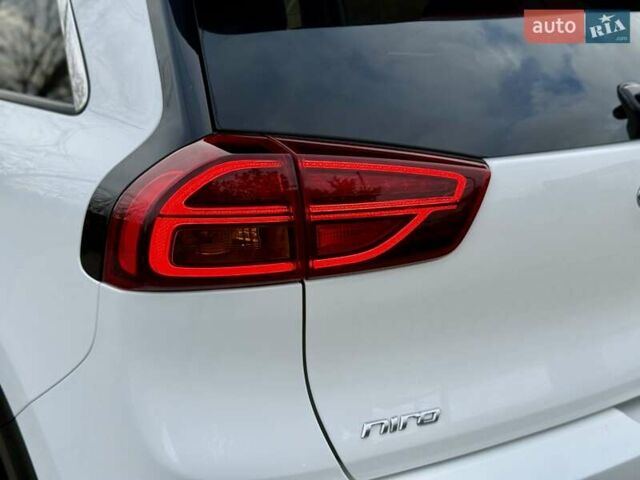 Білий Кіа Niro, об'ємом двигуна 0 л та пробігом 89 тис. км за 18950 $, фото 40 на Automoto.ua