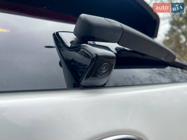 Білий Кіа Niro, об'ємом двигуна 1.6 л та пробігом 215 тис. км за 16800 $, фото 26 на Automoto.ua