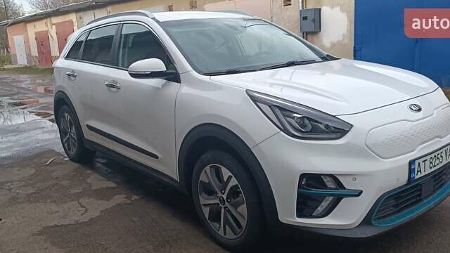 Белый Киа Niro, объемом двигателя 0 л и пробегом 144 тыс. км за 18800 $, фото 23 на Automoto.ua