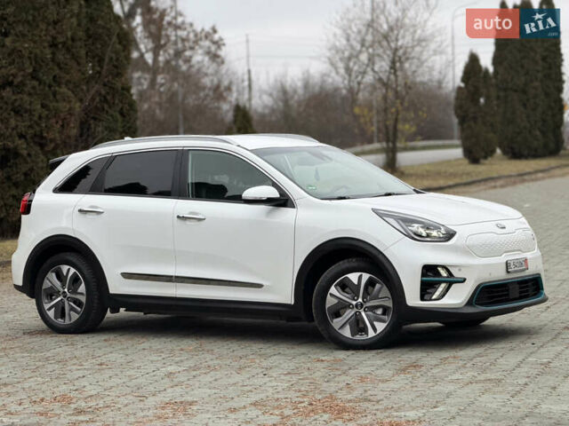 Білий Кіа Niro, об'ємом двигуна 0 л та пробігом 141 тис. км за 19499 $, фото 7 на Automoto.ua