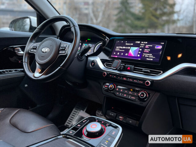 Білий Кіа Niro, об'ємом двигуна 64 л та пробігом 81 тис. км за 19999 $, фото 9 на Automoto.ua