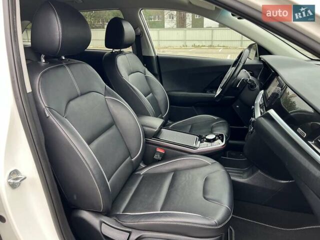 Белый Киа Niro, объемом двигателя 0 л и пробегом 146 тыс. км за 19799 $, фото 19 на Automoto.ua