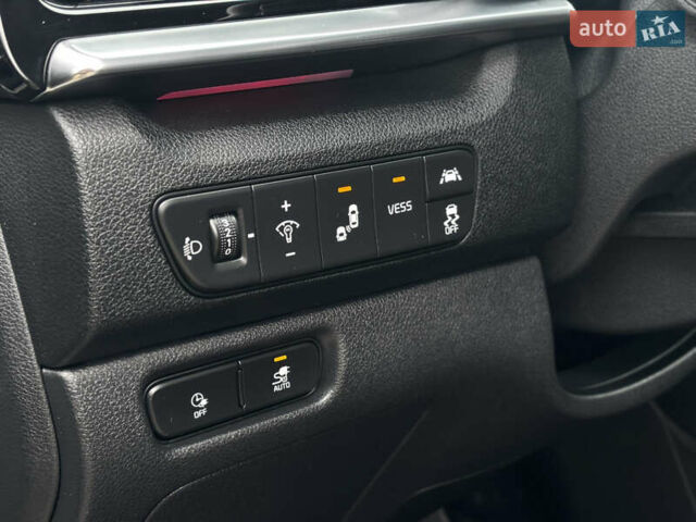 Білий Кіа Niro, об'ємом двигуна 0 л та пробігом 124 тис. км за 20400 $, фото 14 на Automoto.ua