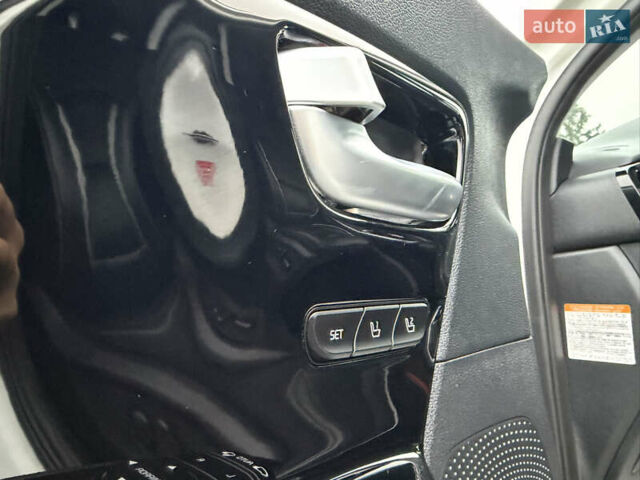 Білий Кіа Niro, об'ємом двигуна 0 л та пробігом 141 тис. км за 19499 $, фото 28 на Automoto.ua