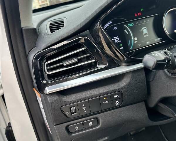 Білий Кіа Niro, об'ємом двигуна 0 л та пробігом 147 тис. км за 18800 $, фото 42 на Automoto.ua