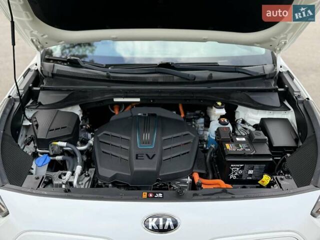 Білий Кіа Niro, об'ємом двигуна 0 л та пробігом 168 тис. км за 18455 $, фото 21 на Automoto.ua