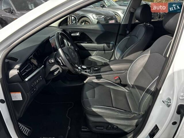 Киа Niro 2020 в Львове на Automoto.ua Белый Киа Niro, объемом двигателя 0 л и пробегом 95 тыс. км за 20450 $, фото 43 на Automoto.ua