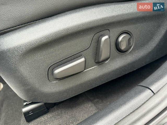 Білий Кіа Niro, об'ємом двигуна 0 л та пробігом 141 тис. км за 19499 $, фото 31 на Automoto.ua